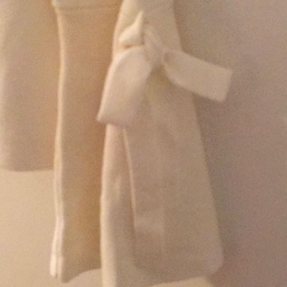 Venus Like new long sleeve, bell sleeved crewneck in great condition - Picture 2 of 2